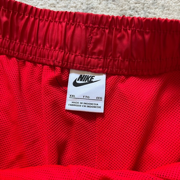 NWT Nike Standard Above the Knee Length Shorts Red - Picture 4 of 10